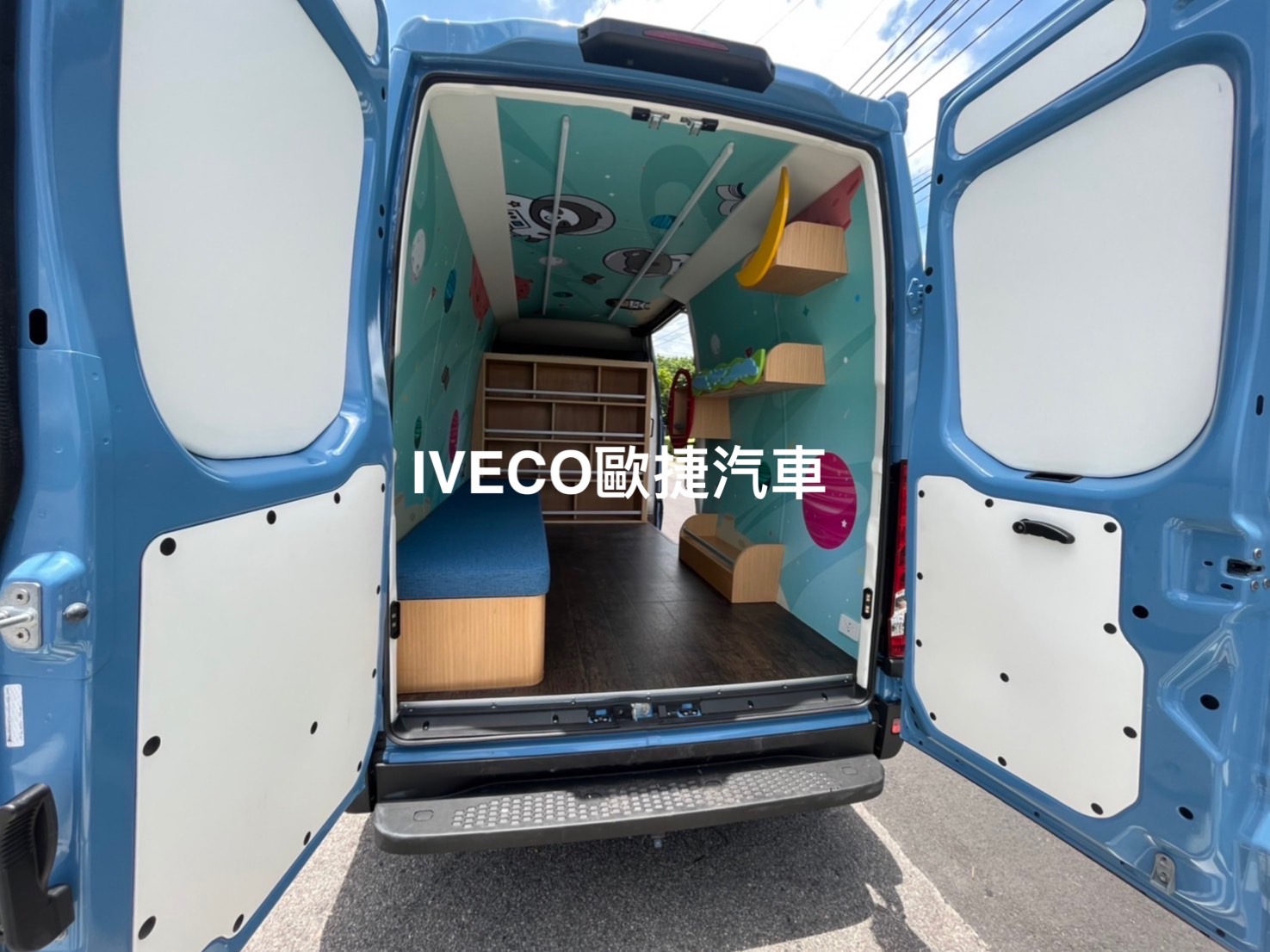 IVECO 行動書車 全台灣跑透透